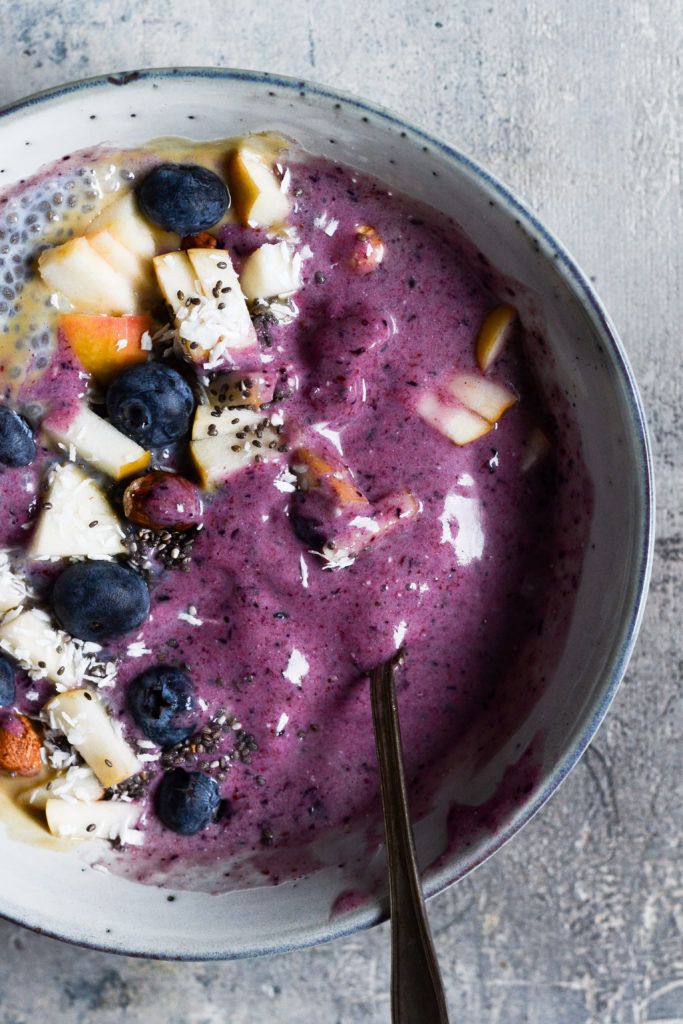 Cremet blåbærsmoothie med banan og tahin