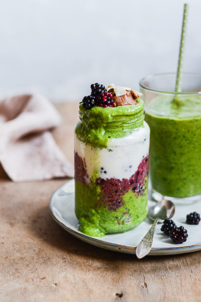 Chia parfait med brombær og greenie 1