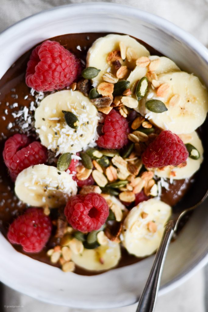 chokolade-smoothie-med-kakao-og-banan