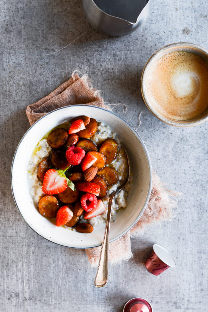 groed-med-kaffe-karameliserede-bananer-baer-mandler-opskrift-nespresso-2