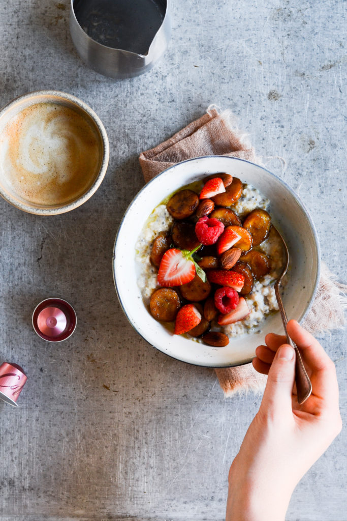groed-med-kaffe-karameliserede-bananer-baer-mandler-opskrift-nespresso-2