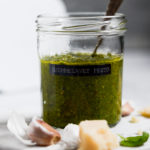 gron-pesto-hjemmelavet-klassisk-basisopskrift-