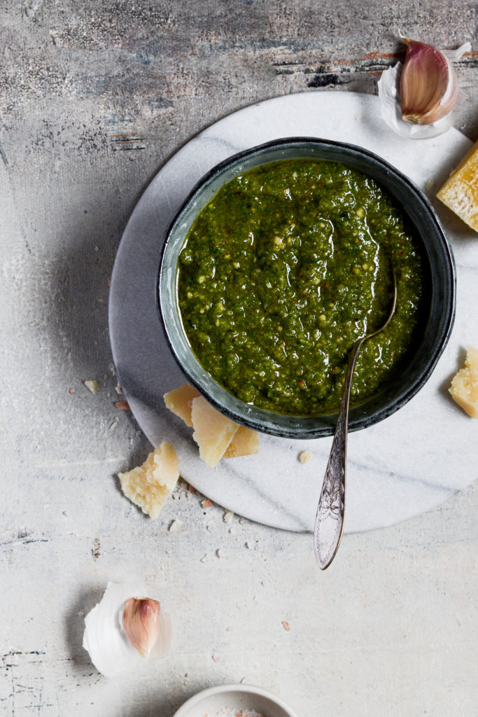 gron-pesto-hjemmelavet-klassisk-basisopskrift-