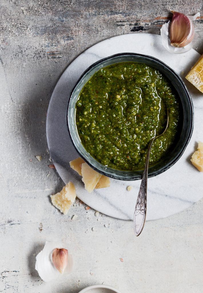 gron-pesto-hjemmelavet-klassisk-basisopskrift-