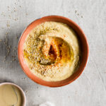 hummus-nem-hurtig-laekker-perfekt-tilbehoer-klassisk-kikaerter-paa-daase-opskrift