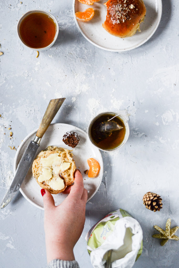 juleboller-appelsin -chokolade-kanel-kardemomme-julebag-dansukker-opskrift