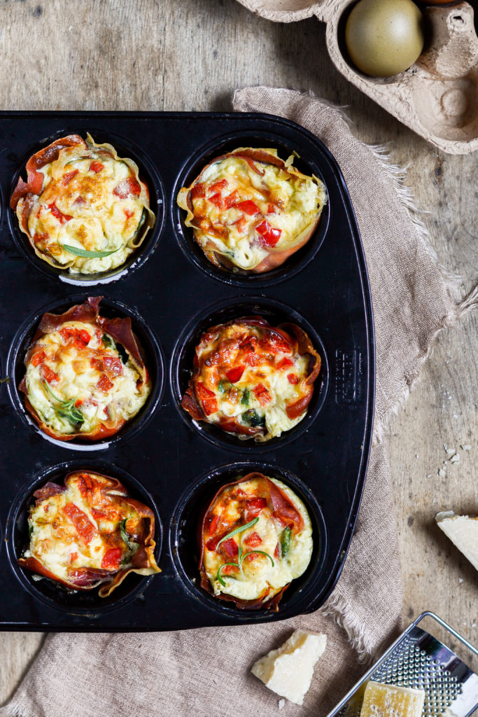 luftige æggemuffins med spinat og peberfrugt opskrift