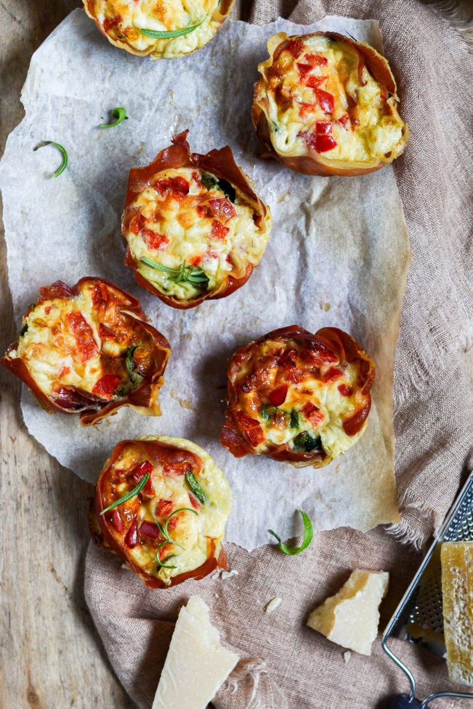 luftige æggemuffins med spinat og peberfrugt opskrift