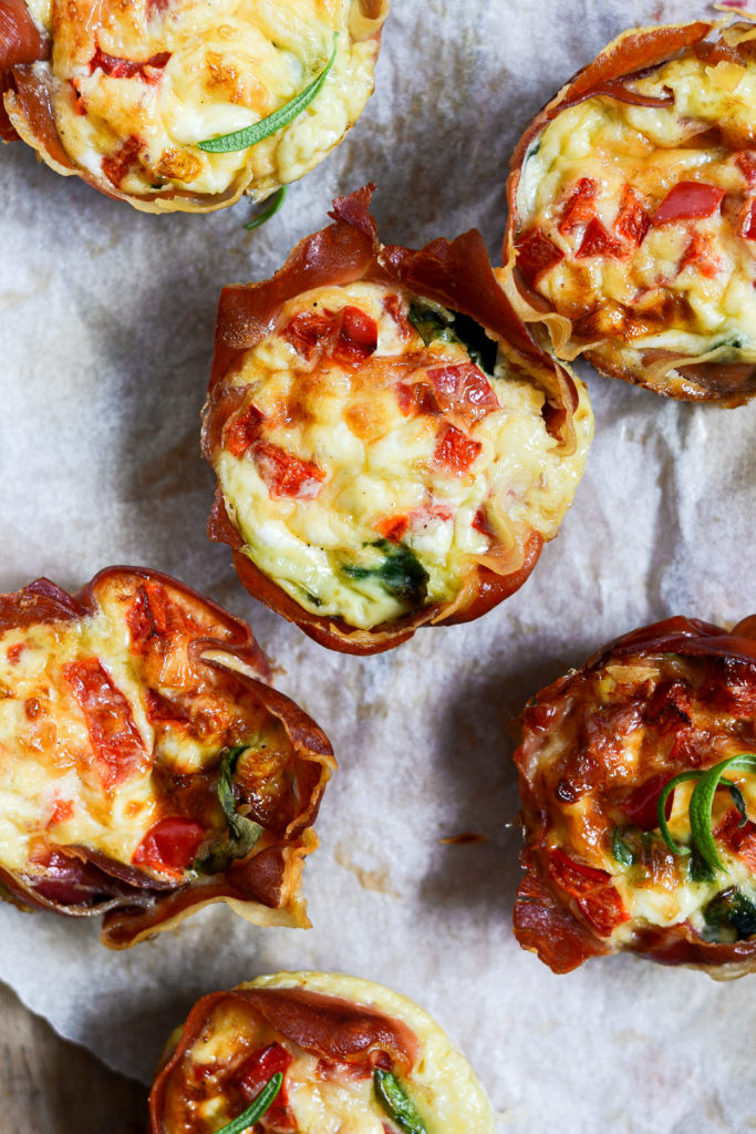 luftige æggemuffins med spinat og peberfrugt opskrift