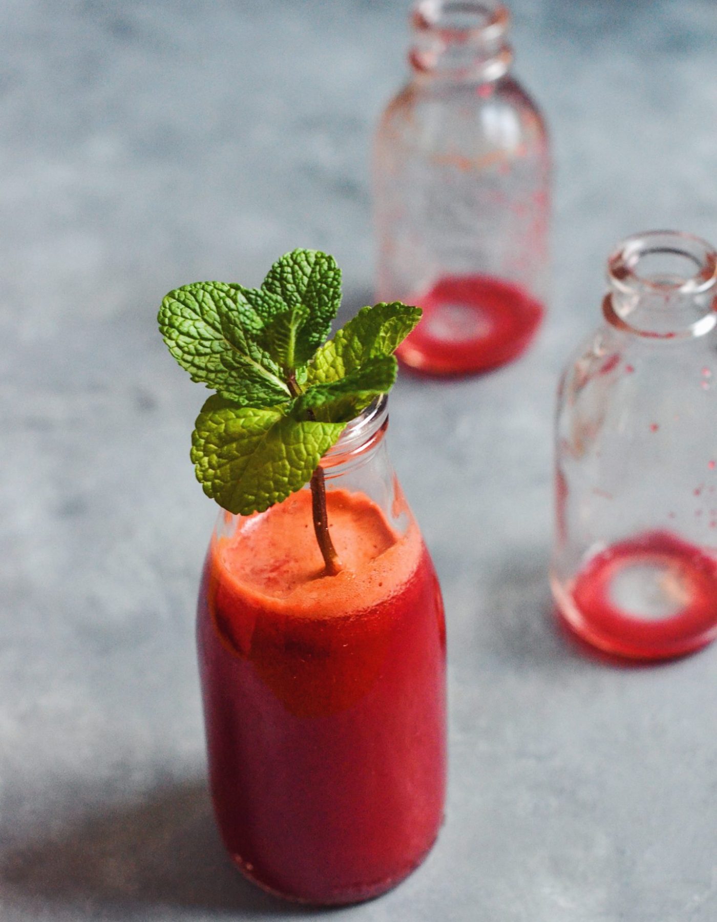 slow juice med gulerod pære og ingefær