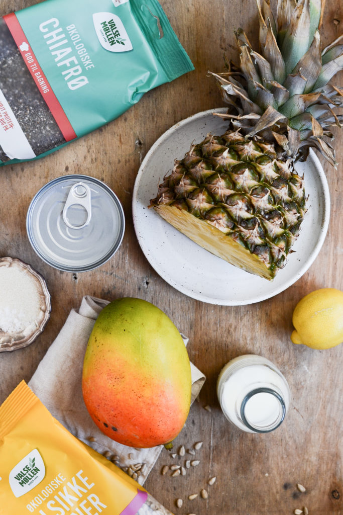 kold kokos chiagrød mango ananas opskrift